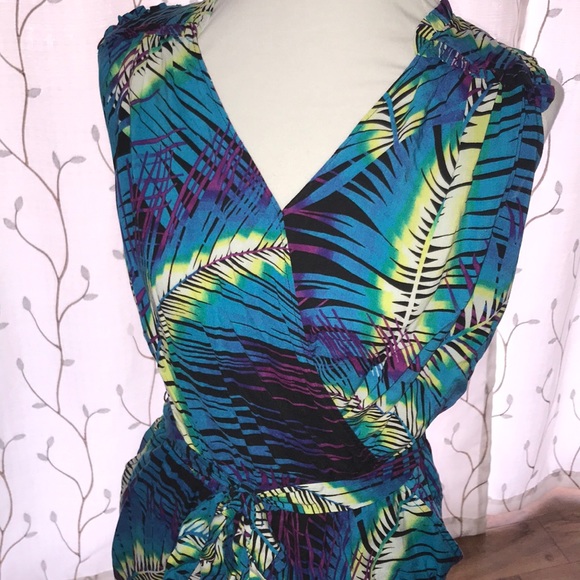 💜 Multicolored Sleeveless Romper with Pockets! - Picture 6 of 7